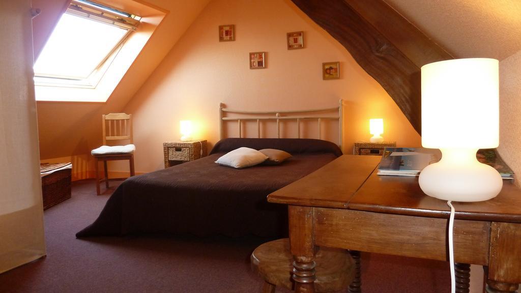 Les Volets Bleus Bed & Breakfast Saint-Martin-des-Entrees Room photo
