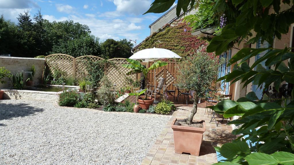 Les Volets Bleus Bed & Breakfast Saint-Martin-des-Entrees Room photo