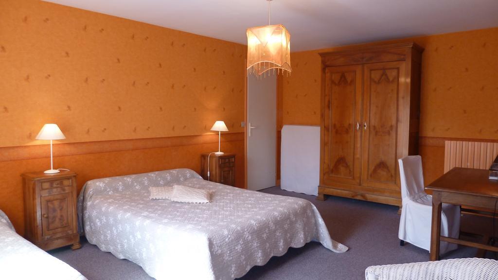Les Volets Bleus Bed & Breakfast Saint-Martin-des-Entrees Room photo