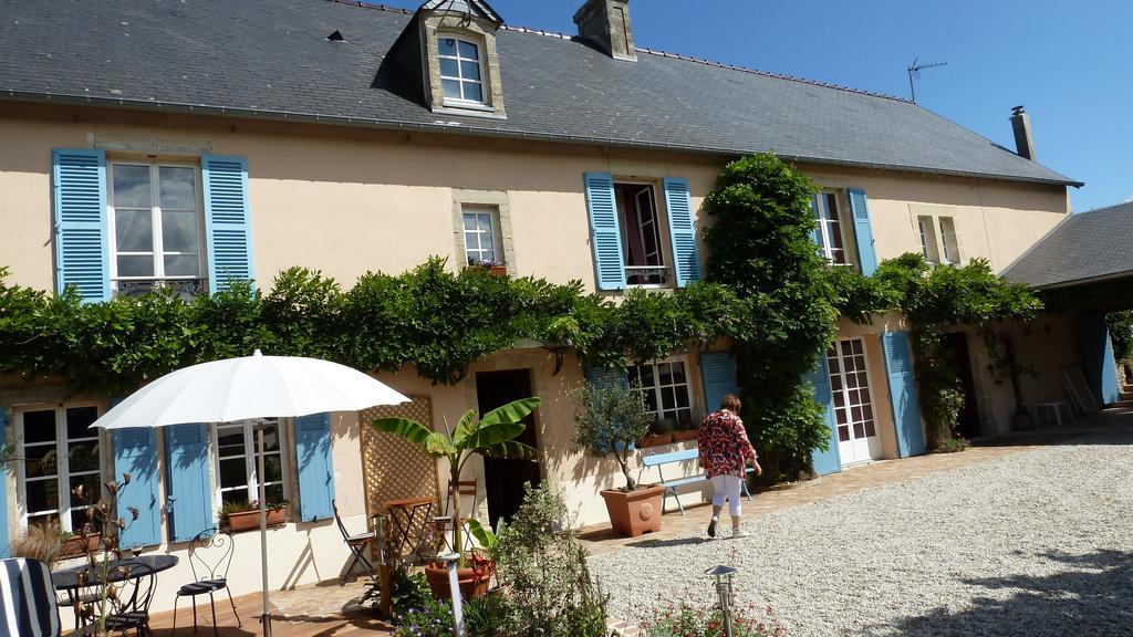 Les Volets Bleus Bed & Breakfast Saint-Martin-des-Entrees Exterior photo